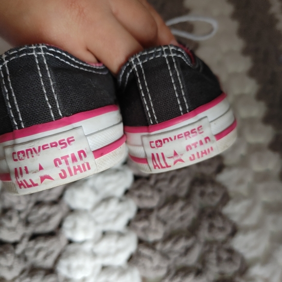 Girl Converse - Picture 2 of 4